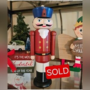 SOLD**Toy Soldier Salt & Pepper Mill Avon Gallery Originals Vintage 9" tall